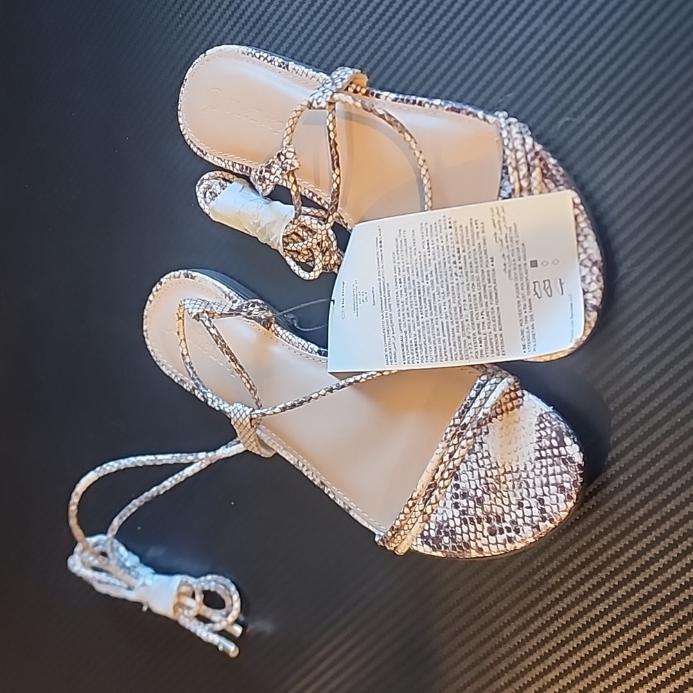 The Drop Shoes, Black and White Samantha, flat strappy lace up sandals. SZ 6